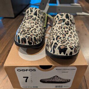 OOFOS OOcloog Limited Edition Leopard Clog
